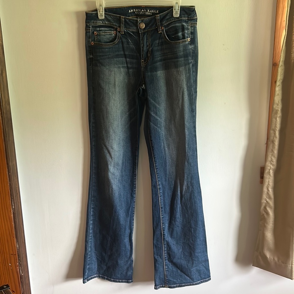 American eagle. Favorite boyfriend. Mid rise. Super stretch. 10 extra long.